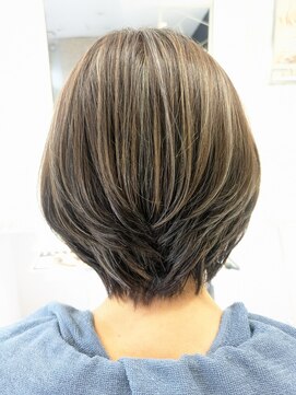 白髪ぼかしハイライト　明るい白髪染め　40代　50代