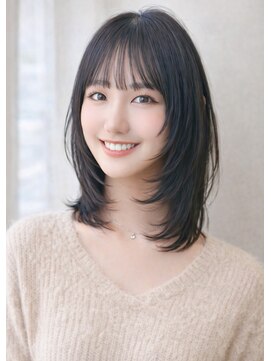 ルエ(rue) ミディアムレイヤーカット/シースルーバング/顔まわりレイヤー