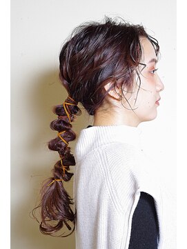 クシュ 所沢西口プロぺ通り(kusyu... ) くびれレイヤーカチモリ盛り髪サイドポニーテールグレーヘアー