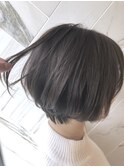 オトナ女子ツヤ髪アッシュカラーふんわりミディシースルーバング
