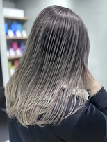 レイヤーカット細めハイライト白髪ぼかし海外レイヤー東京銀座