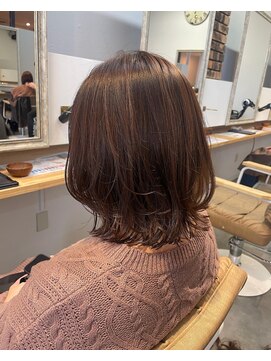 リノ 金山(Rino) デザインカラー/レイヤーカット/ウェットヘア/オリーブベージュ