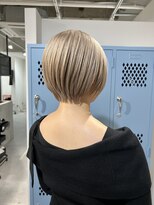 キュエム(Cuem)&nbsp;【Cuem 諏訪】ミルクティーベージュ ケアブリーチ ショート