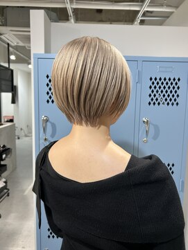 キュエム(Cuem) 【Cuem 諏訪】ミルクティーベージュ ケアブリーチ ショート