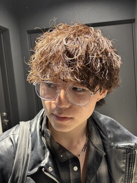 ボンドストーリールミエール(Bond Story lumiere) ツイストスパイラルシャドウパーマラウンドマッシュ刈り上げ眉毛