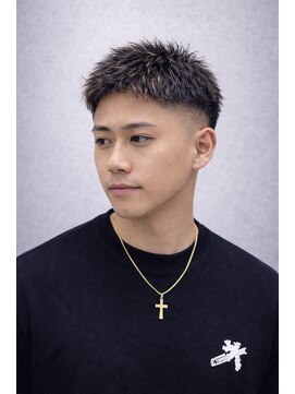 ラフにキマる短髪フェードスタイル