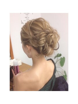 キュア(CURE) シニヨン