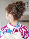 浴衣に似合うカジュアルなルーズお団子ヘア