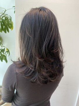 ステア ケース(stair case) ワンカールで大人可愛いレイヤーカットヘアロングミディアム