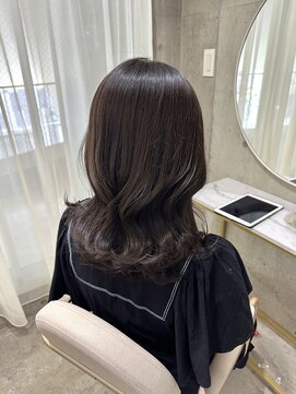 ニティー(Ngiti) レイヤーカット/くびれ巻き