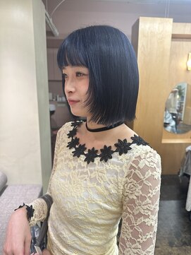 メク(meku) ネイビーブルー*顔まわりレイヤーボブ