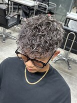 イーラ(era)&nbsp;スペインカールパーマ/メンズ/刈り上げ/眉毛/ツイスト