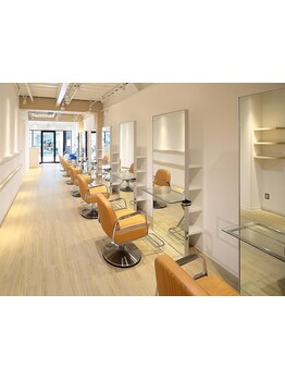 髪の悩みを解決に導くのは一人一人の悩みにしっかりと向き合い、丁寧なカウンセリングから◎