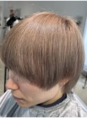 ミルクティーベージュハイトーンカラーマッシュ刈り上げ