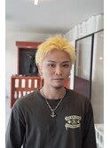 刈り上げない金髪スパイキーショート