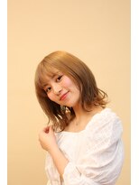 外ハネミディアムヘア