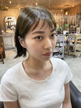 コルプア(corpua) ショートバング×カーキ