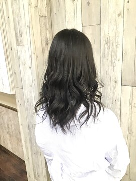 ヘアースペース ムーン(Hair Space MOON) 暗めカラーのゆるふわロング