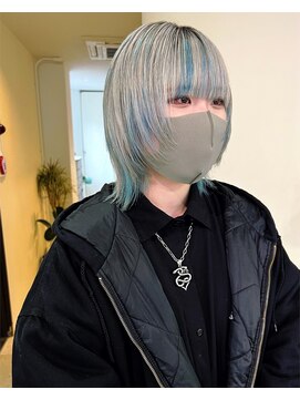 ニコフクオカヘアーメイク(NIKO Fukuoka Hair Make) デザインカラー/ペールブルー/ウルフカット