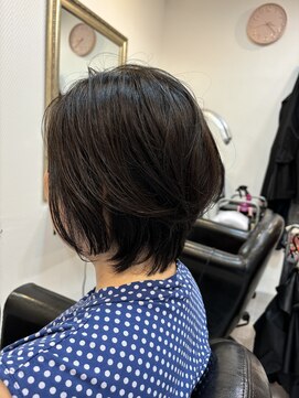 スカイジュース(Sky Juice) ◇クセを生かした耳かけショートボブ◇