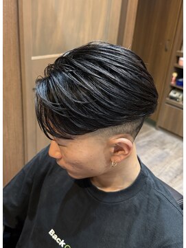 バーバーショップ スバル(BARBERSHOP SUBARU) テーパーフェード　ニュアンスパーマ　センター分け