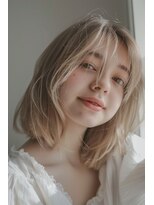 ルル(Lulu)&nbsp;ホワイトブランドレイヤースタイル