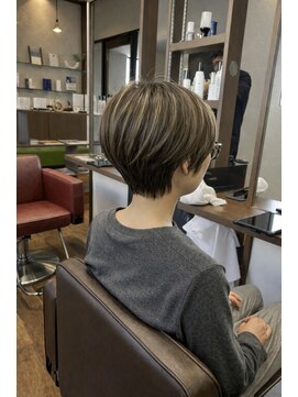 チェルシー CHELSEA ショートカット（白髪ぼかしハイライト）