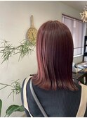 肩に触れて弾む毛先。アクティブさと上品さを兼ね備えた外ハネ