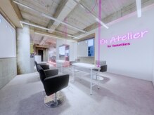 En atelier by lunettes 町田店【アンアトリエバイリュネッツ】【6月下旬OPEN(予定)】の雰囲気（ネオンでトレンドを抑えた店内◎）