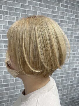 エメ(aimer) ショートボブ/ホワイトベージュ/弘前市