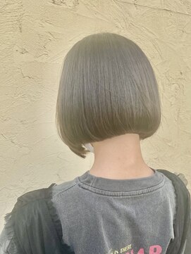 ユキオ オブ ヘアー(YUKIO of Hair) 20代30代大人可愛いアッシュベージュくびれボブ耳掛け透明感