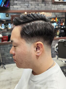 スリーセント 栄(3/cent) サイドパート/フェードカット/スキンフェード