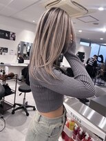 キング 高槻(K!ng) ハイライトカラーミルクティーベージュレイヤーカット