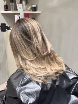 バタフライカットシャギーハイレイヤーカットバレイヤージュ