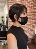 ピンクベージュレイヤーボブニュアンスカラー外ハネボブショート