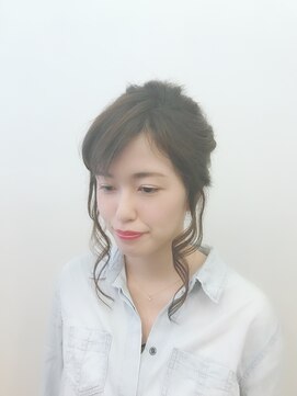 ベルナ(BELUNA) 魅せ髪☆お呼ばれアレンジスタイル