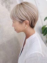 アヴァロン(AVALON)&nbsp;【絶壁解消】前髪ありの耳掛けショート×イルミナハイベージュ