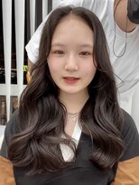 ティア(Tia.)&nbsp;（韓国ヘア/くびれヘア/ロングヘア/前髪/サイドバング/小顔）