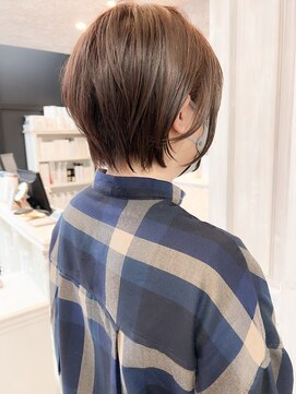 キャアリー(Caary) 福山Caary30代40代小顔補正立体カットショートヘア.ショートボブ