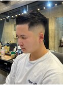 1553黒髪刈り上げツーブロックフェードカットバーバースタイル
