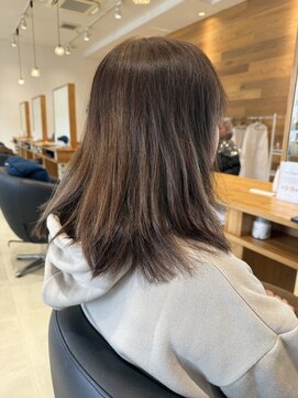 ストーリアエフ カミトザッカ(storia.f kami to zakka) ツヤツヤピンク系のカラー