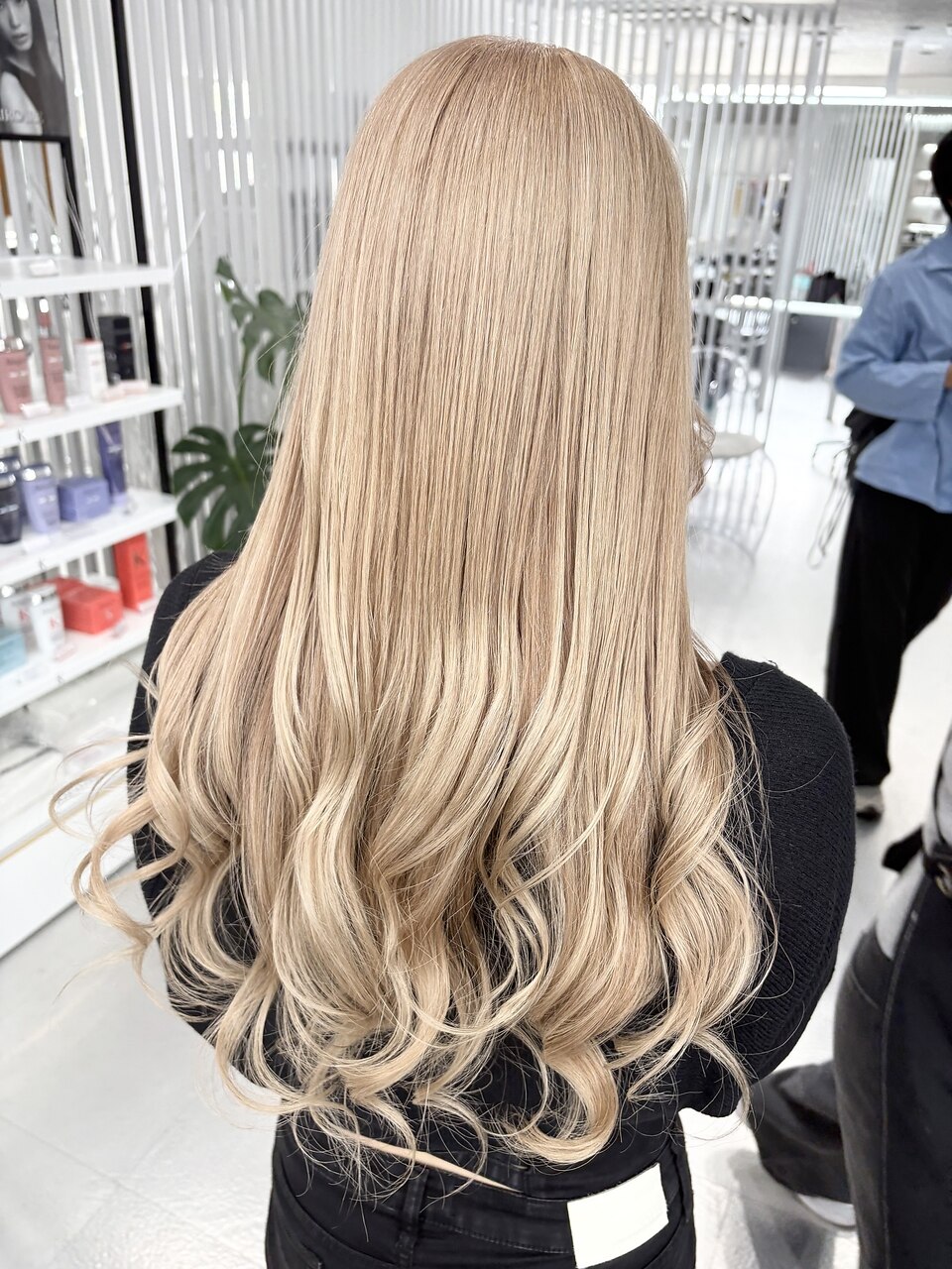 2025年-2026年冬】ミルクティーカラーの髪型・ヘアアレンジ｜人気順