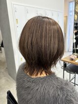 テラス トヨタ(Telasu Toyota)&nbsp;外ハネくびれレイヤーボブとアッシュベージュカラー