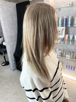 ミミ(mimi)&nbsp;レイヤーカット×ハイトーン