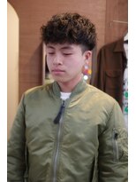 エディ(Edy)&nbsp;マッシュ刈り上げ波巻きスパイラルパーマ波巻きパーマ眉毛カット