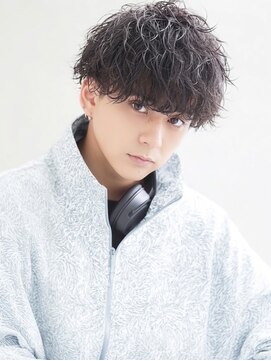 バイエイト(X８) シャドウパーマ黒髪マッシュショート