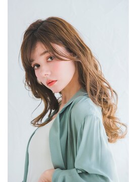 リーナ(LIENA) 外国人風ウェービーロングヘア