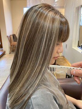 フィールグッドカンパニー(Feel Good Company) 20代30代40代大人可愛いミルクティーベージュハイライトロング