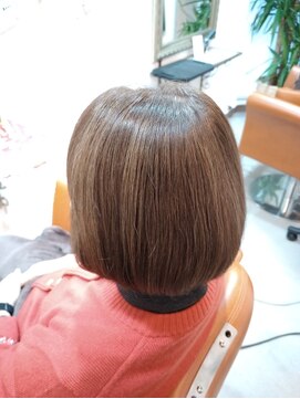 ラグラスヘア(LAGRAS HAIR) ハイライトカラーのツヤボブ