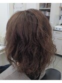 セミロングのブラウンカラー
